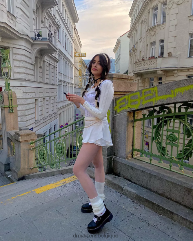 chaussure être Dr. Martens femmes chaussures plateforme en cuir à boucle fleurie Addina nappa blanchi noir 6RFZX0226