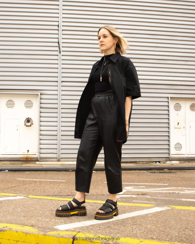 chaussure être Dr. Martens femmes Sandales plateformes à 3 brides en cuir à semelle contrastée Ricki lucido noir poli 6RFZX0273